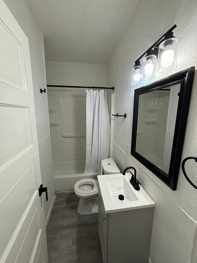 Primary Photo - Spacious 6-Bedroom Home with Modern Update...
