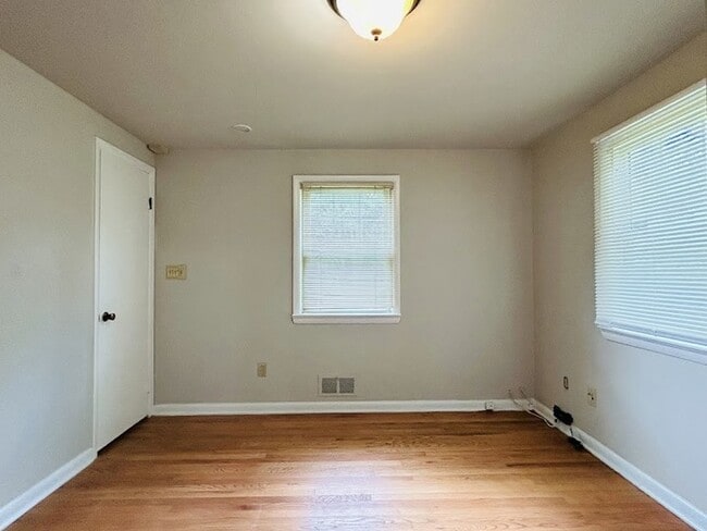 Foto del edificio - 4861 Eastern Ln