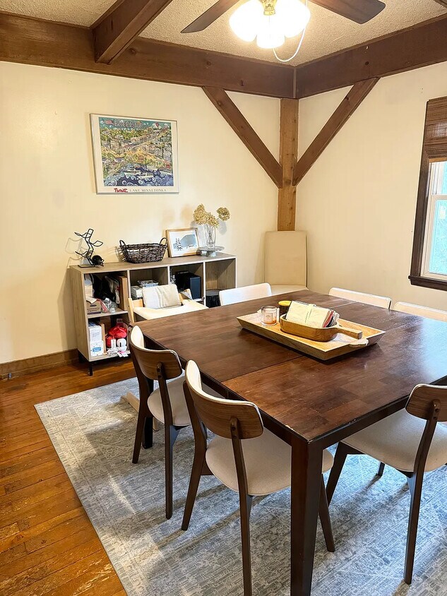 Foto principal - 657 Washington St NE