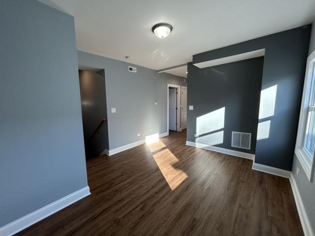 Building Photo - 2 bedroom in Chicago IL 60607