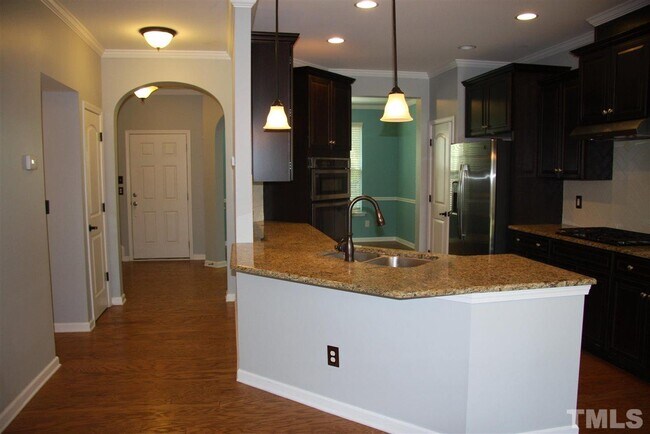 Building Photo - 1027 Valleystone Dr