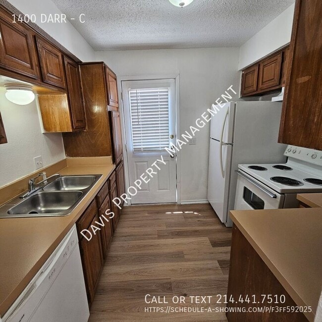 Building Photo - 1400 DARR-C