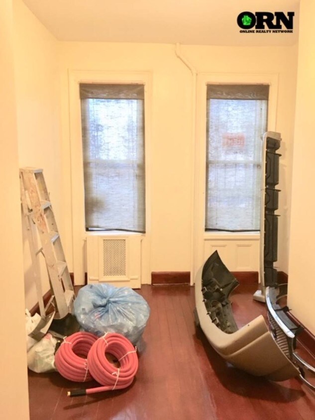 Primary Photo - 1620 Summerfield St
