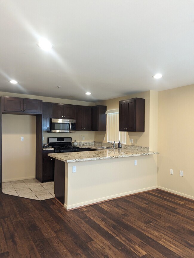 Building Photo - 14537 Archwood St