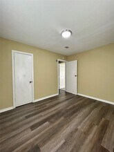 Building Photo - 611 N Avenue D