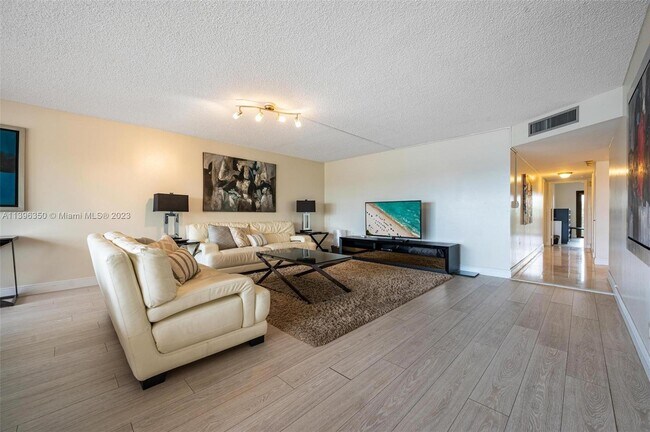 Building Photo - 5100 N Ocean Blvd