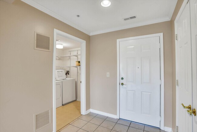 Foto del edificio - 12240 Roundwood Rd