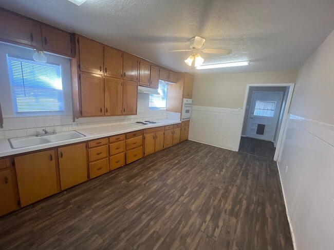 Foto del edificio - 730 W 17th Ln