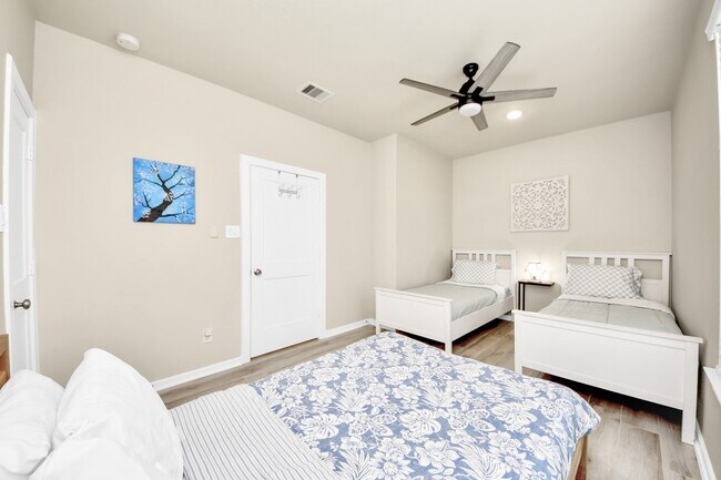 Building Photo - 15850 Black Grouse Dr
