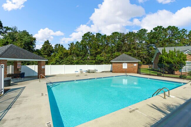 Building Photo - 1600 STURDIVANT Dr