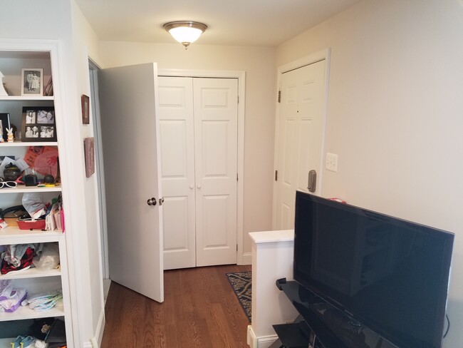 Front door, coat closet, half bath - 225 Gundry Dr