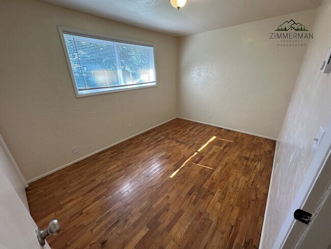 Foto del edificio - 3793-3795 Redwood Dr