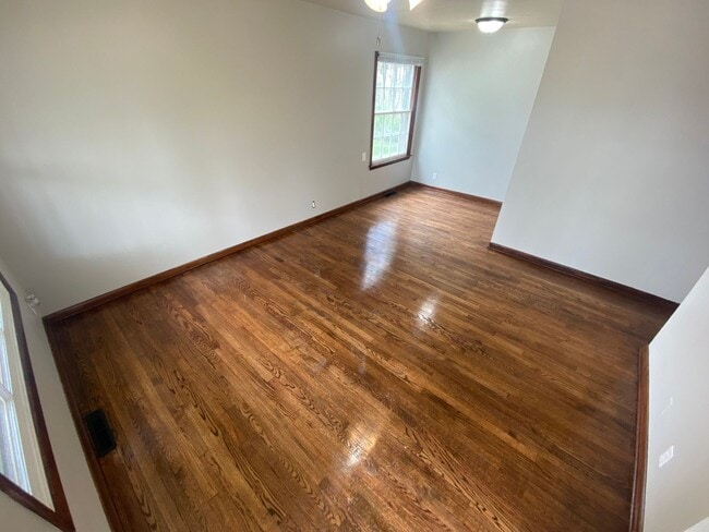 Building Photo - 4BR 1 bath