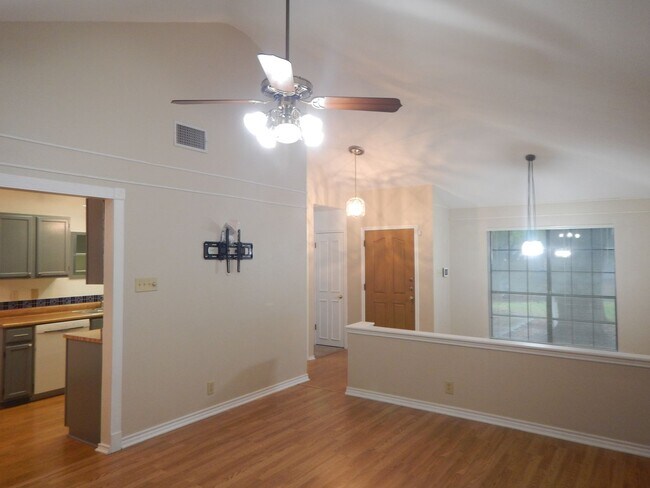 Foto del edificio - 5906 Spring Crossing