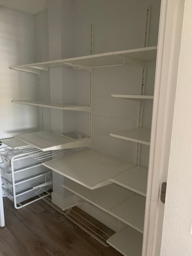 Walking closet - 7765 SW 86th St