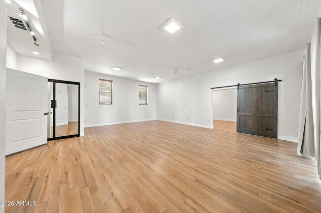 Foto del edificio - 6228 E Pershing Ave