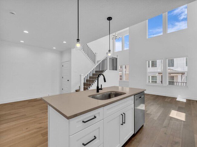 Building Photo - Open and Bright 3 Bedroom 2.5 Bath Townhome in Lehi!
