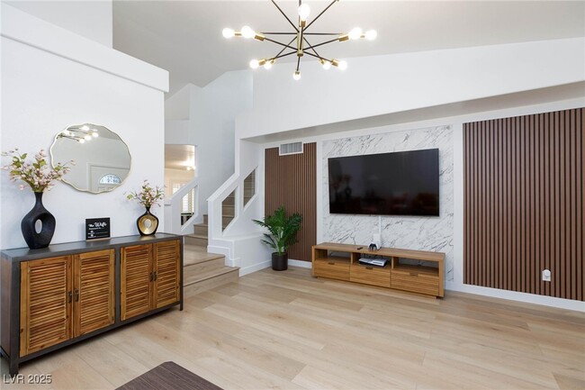 Building Photo - 9762 Silver Dusk Ct