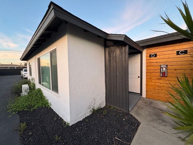 Building Photo - 569 Park Way