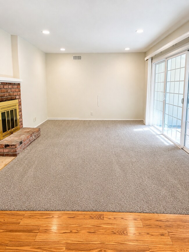 Building Photo - Lovely 3 bedroom 2 bathroom home in San Jose. Available for rent Now!