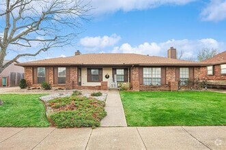 Building Photo - 2432 Shady Turf Dr