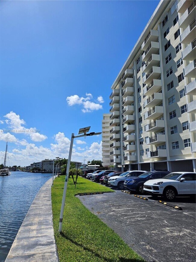 Building Photo - Golden Isles Drive, Hallandale Beach, FL 3...