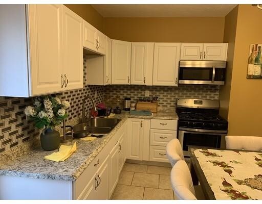 Building Photo - 126 Riverview St