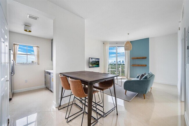 Building Photo - 2600 SW 27th Ave