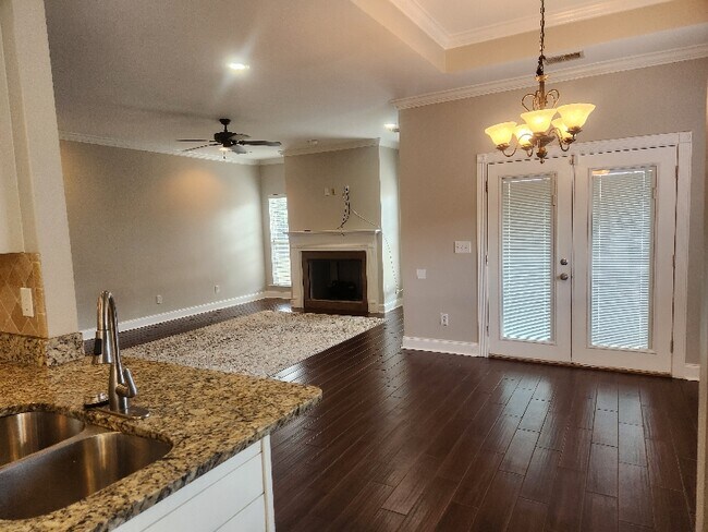 Foto del edificio - 342 Creekside Ln