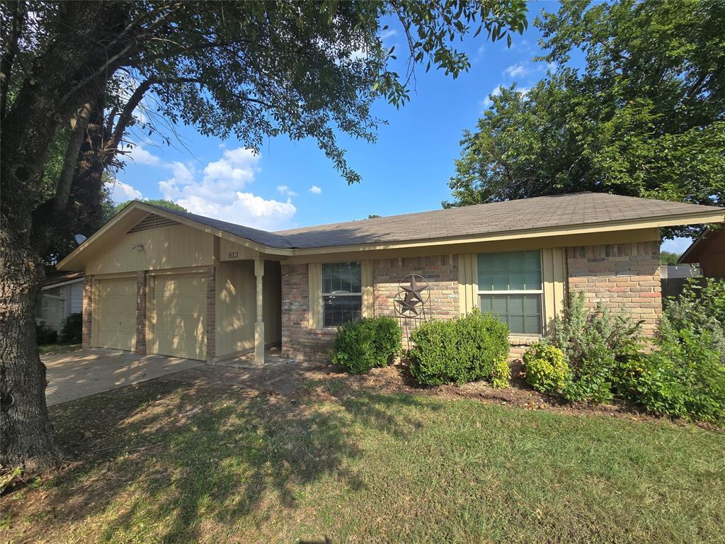 Primary Photo - 613 Wagon Wheel Dr