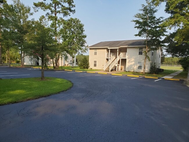 The Woodlands- Upgraded 2 bedroom, 2 bathroom Apartments