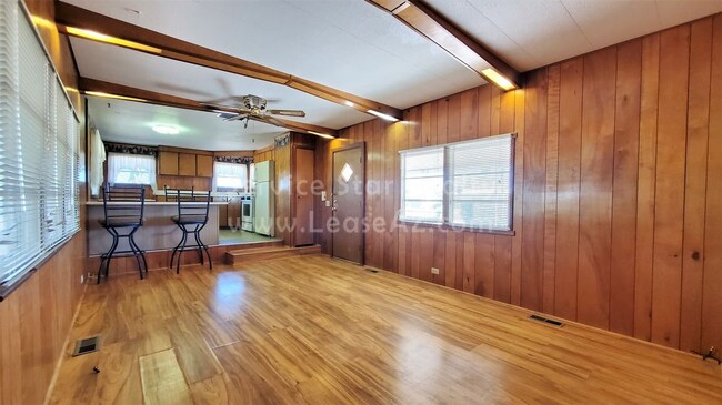 Building Photo - Classic retro 21 mobile home East Mesa