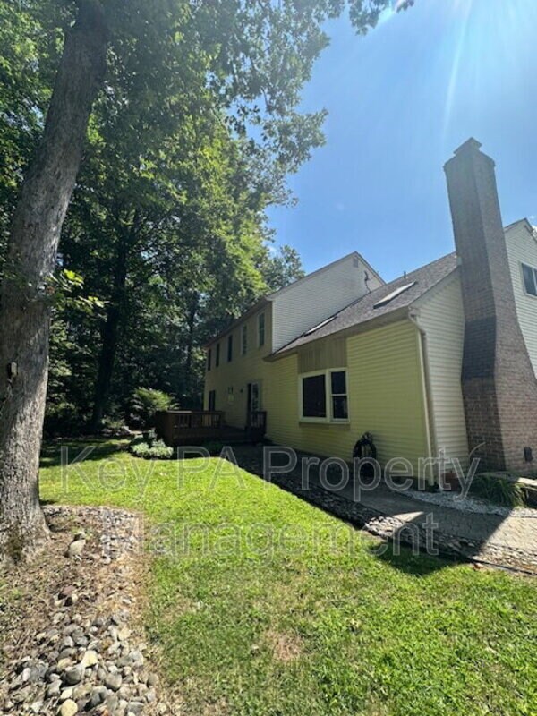 Foto del edificio - 16 Brookhollow Dr