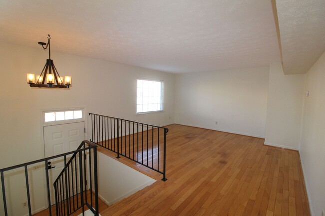 Foto del edificio - Large 3 bedroom townhome with a fenced in ...