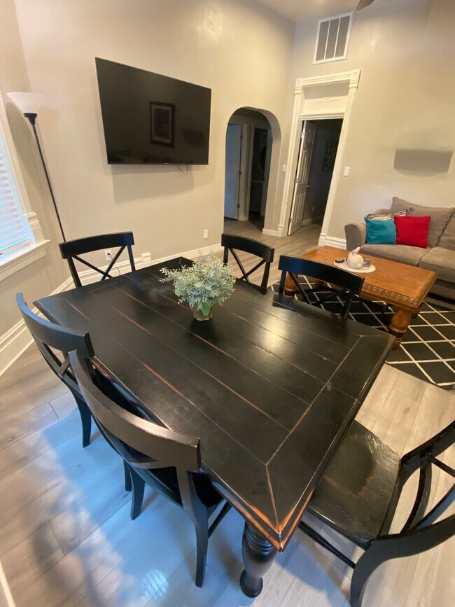 Mesa de comedor - 292 W 300 N