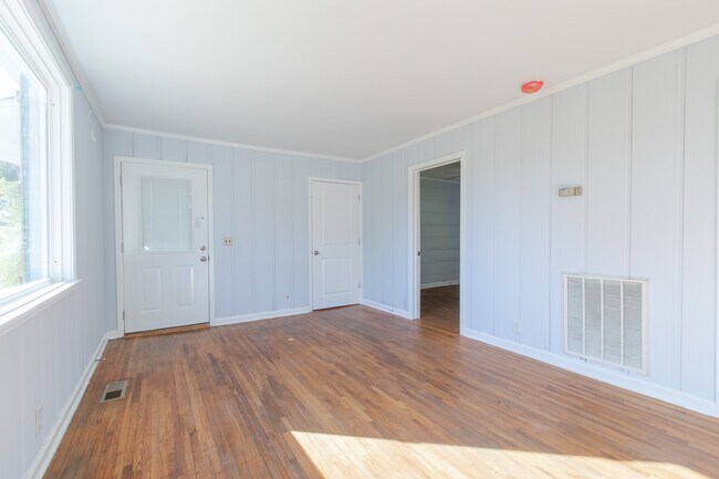Foto del edificio - 2418 Maplecrest Dr