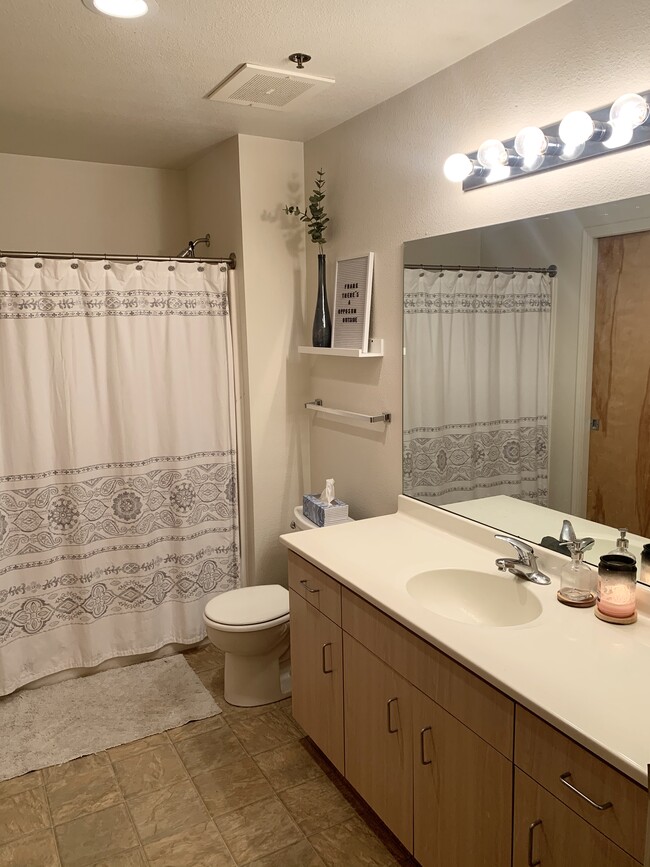 1BR, 1BA - Chase Lofts - Old Town Lofts