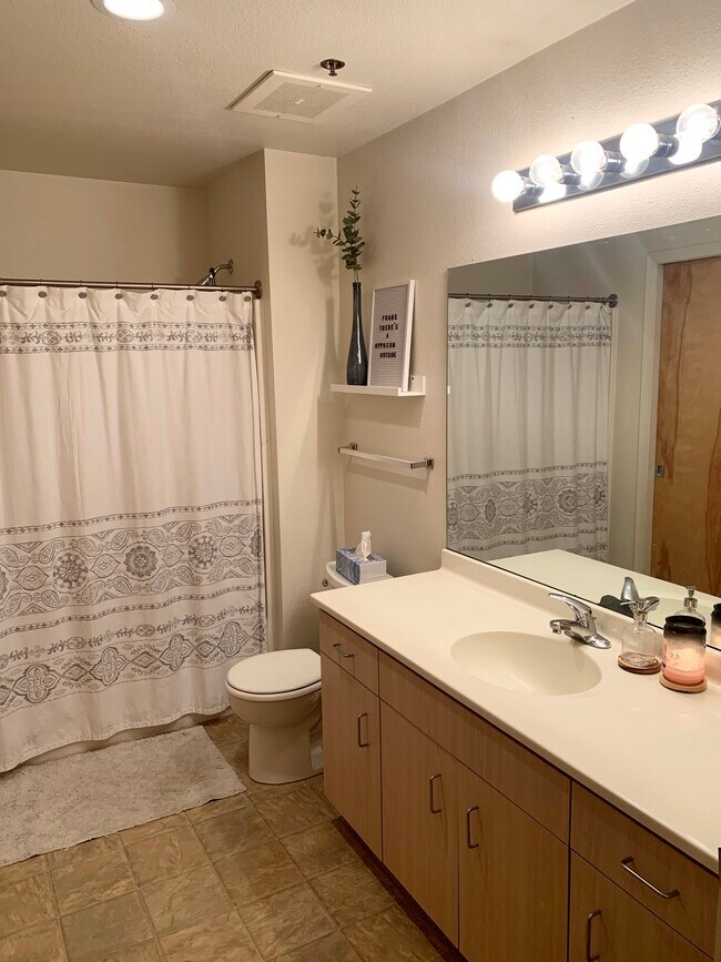 1HAB, 1BA - Chase Lofts - Old Town Lofts