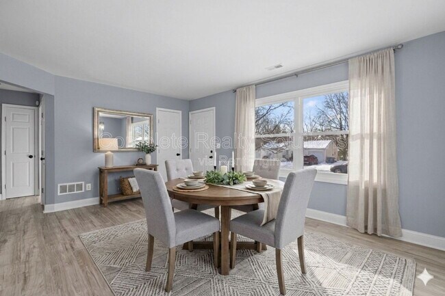 Foto del edificio - 9722 Lorna Ln