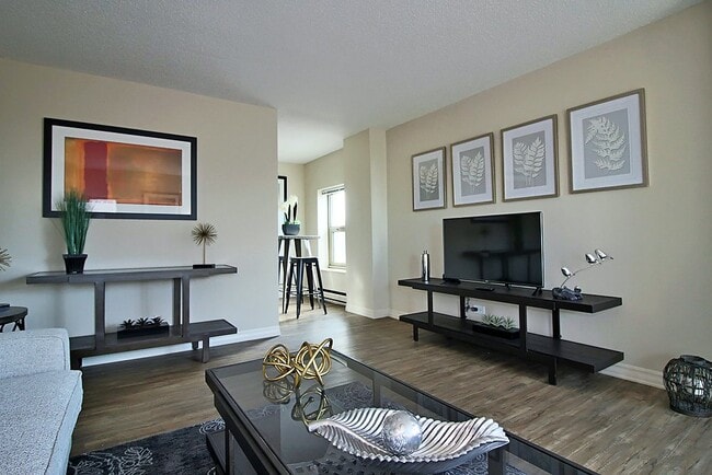 Photo - 32 E Pearson St Apartment