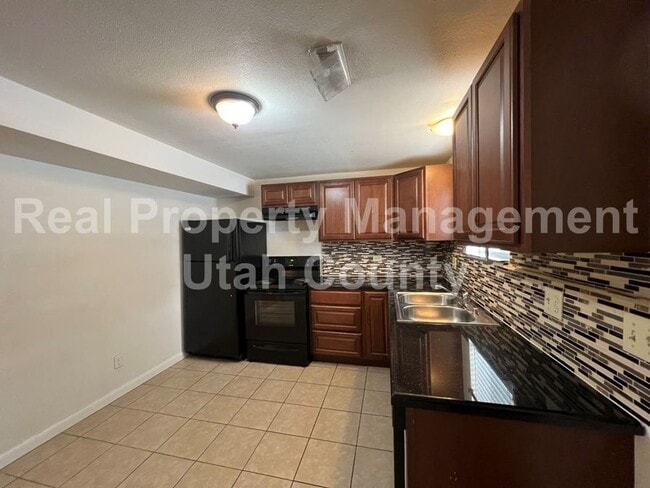 Building Photo - 1009 W 675 N