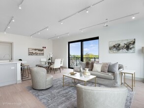 Building Photo - 3202 N Racine Ave