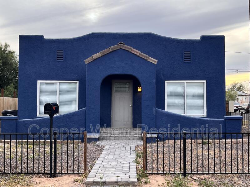 Primary Photo - 1004 S Montezuma Ave