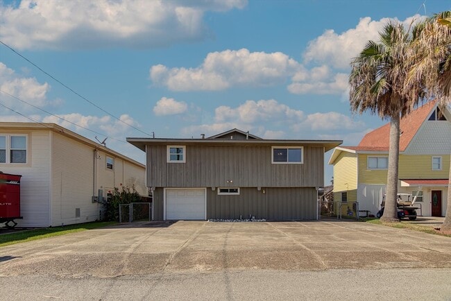 Building Photo - 170 Barracuda St