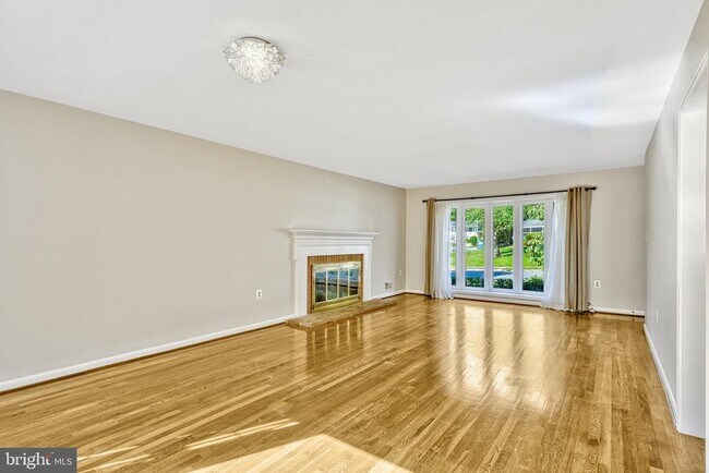 Building Photo - 5021 Fleming Dr
