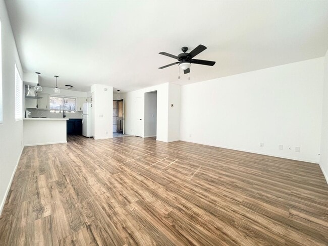 Building Photo - Remodeled Single Level Duplex!