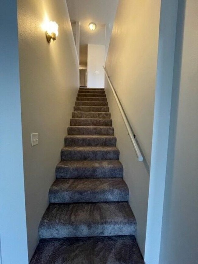 Foto del edificio - 4 Bedroom Walk out Basement Duplex in Ozark!