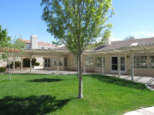 Foto del edificio - Golf course home . Uniquely Not HOA