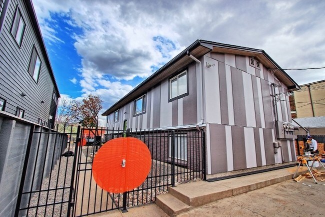 Building Photo - 2445 Lawrence St