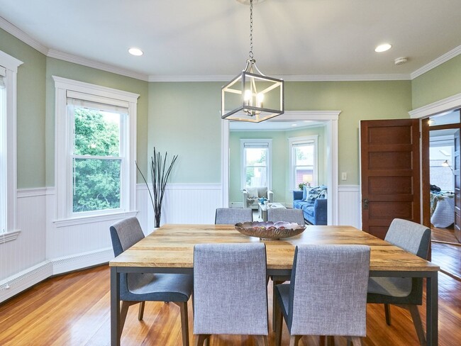 Building Photo - 12 White Ave